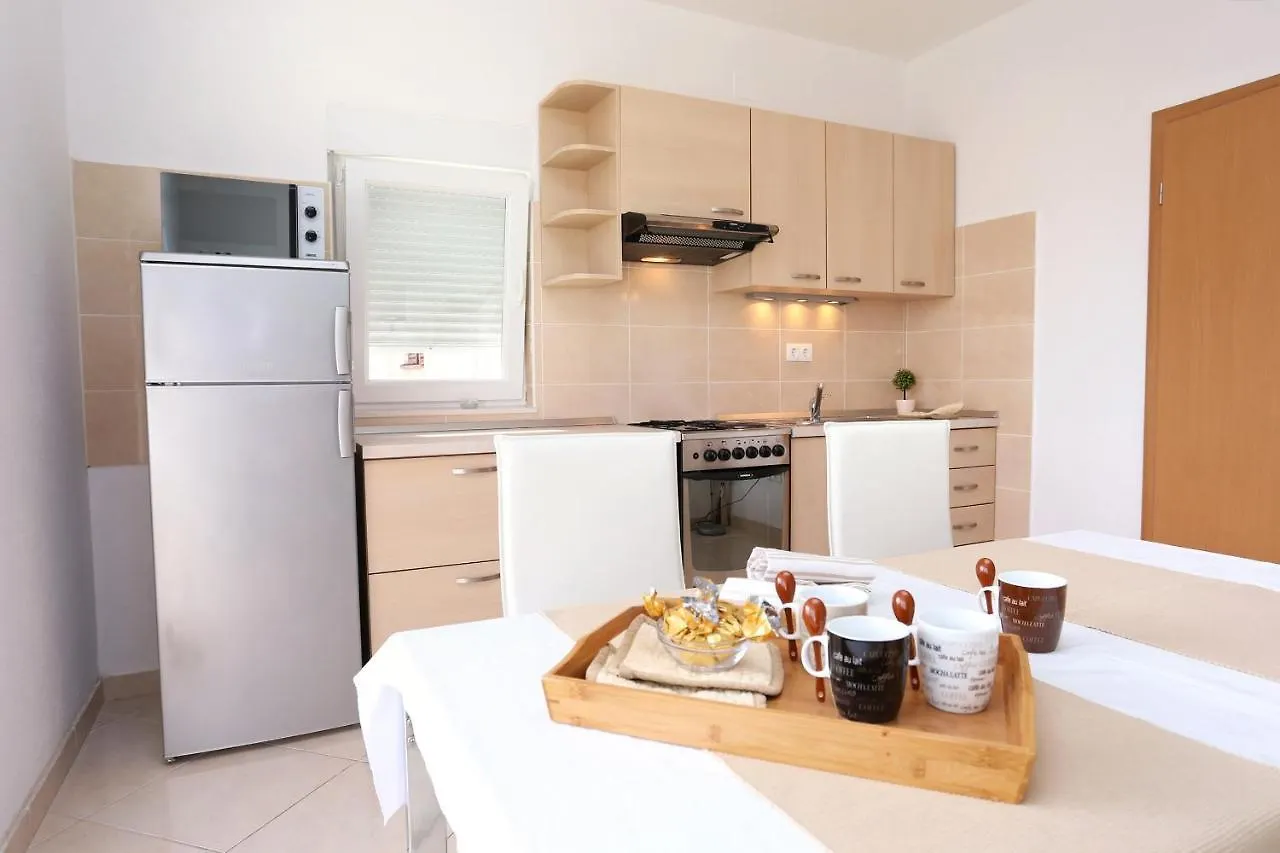 Apartments By The Sea Seget Vranjica, Trogir - 10328 0*,