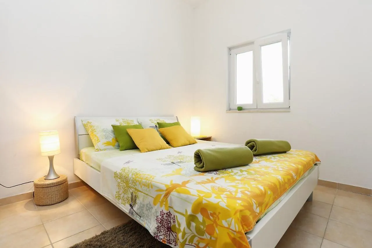 Apartments By The Sea Seget Vranjica, Trogir - 10328 0*,